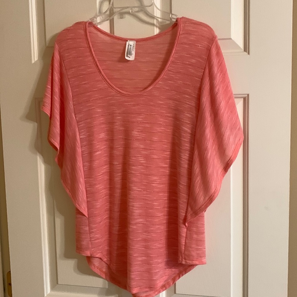 Discreet sparkly pink large lightweight top with flared sleeves.